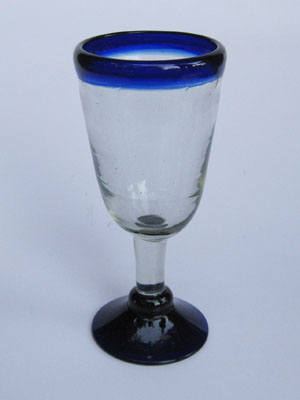 Borde Azul Cobalto / Juego de 6 copas para vino anguladas con borde azul cobalto / Adorne su mesa con éstos elegantes cálices para vino. Un detalle azul cobalto en el borde complementa el diseño.